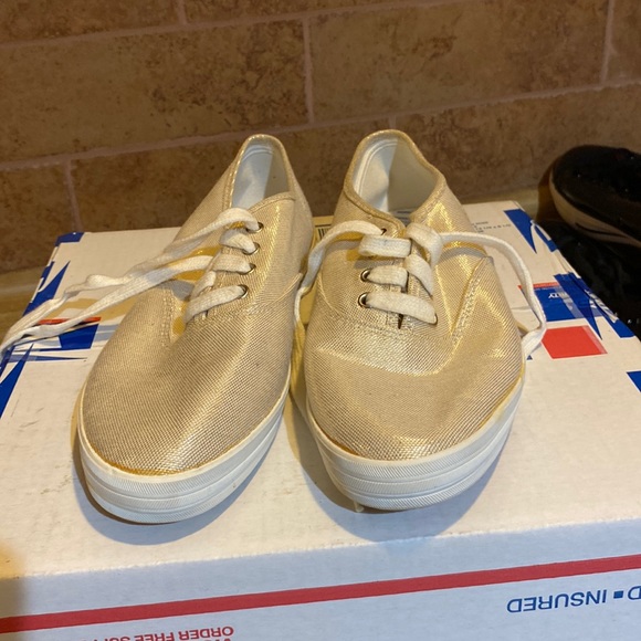 Liz Claiborne Shoes - Liz Claiborne size 8.5 sneakers good condition